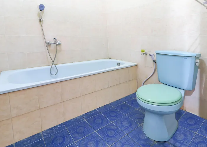 Hotel Super Oyo 1654 Maha Bharata Kuta